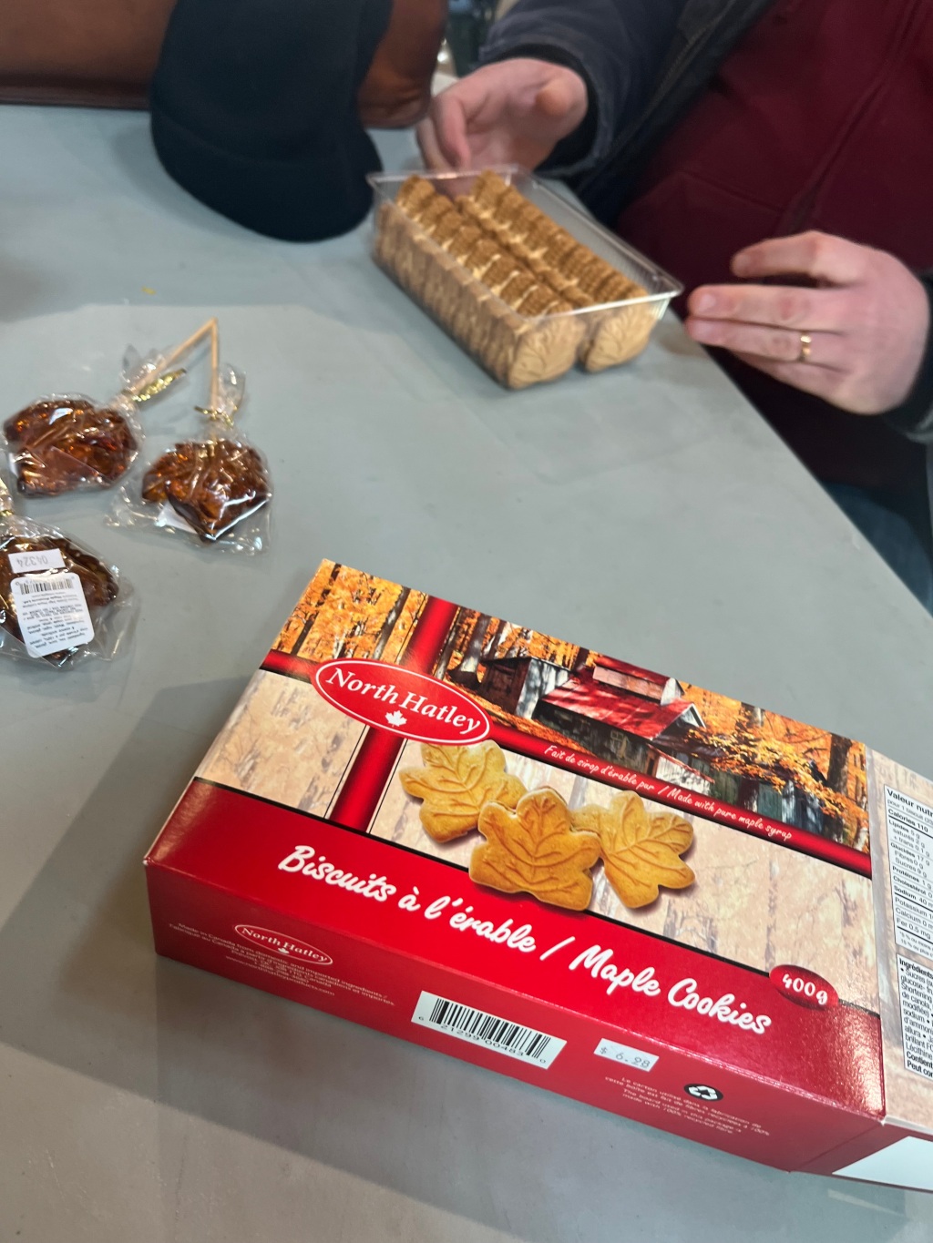 Have you ever eaten real Maple cookie?（本物のメープルクッキー食べたことありますか？）